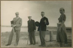 Fotografia, Tadeusz Wenda z synem Januszem i rodziną na brzegu morza, 1930-1935, papier, ze zbiorów prywatnych